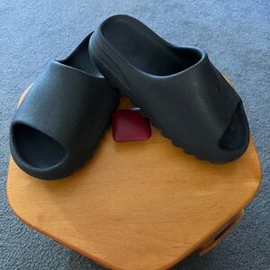 Kids Black Slides. Size 6US